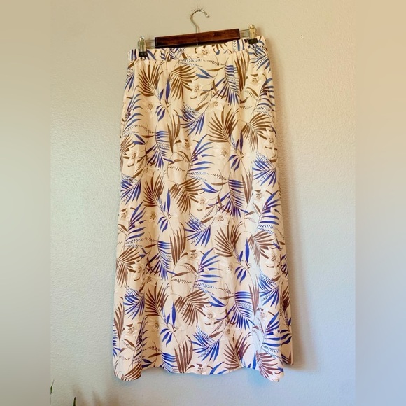 Tropical Floral Skirt⭐️ - Picture 4 of 4